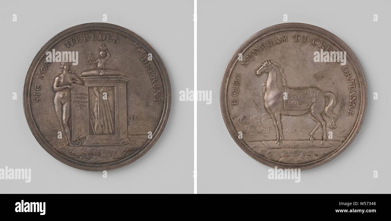 Naissance de Jacobus Frans Edouard, Prince de Galles, médaille d'argent. A l'avant : la vérité avec un halo de fleurs foule aux pieds un serpent et ouvre la porte d'un placard, dans lequel Jezuit jette une échelle avec un enfant avec une tasse et couronne sur elle, une approche de la flotte à l'arrière-plan dans un cercle. Inverse : Cheval de Troie d'une couverture avec inscription, brûlant dans l'arrière-plan à l'intérieur de Troy. inscription, Jacobus Frans Eduard Stuart (Prince de Galles), Jan Schmeltzing (I), Leiden, 1688, de l'argent (métal), frappant (métallurgie), d 5,9 cm × W 77,61 Banque D'Images