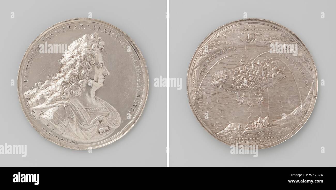 Bombardement de Ratzeburg par Christiaan V, Roi du Danemark, de la médaille par le prince héritier a offert à son père pour son anniversaire, médaille d'argent. A l'avant : le buste de l'homme à l'intérieur de l'intérieur. Inverse : city, Ratzeburg, Schleswig-Holstein, Christian V (roi du Danemark et de la Norvège), Barthold Meyer, Dömitz, 1694, de l'argent (métal), frappant (métallurgie), d 6,8 cm × W 74,99 Banque D'Images