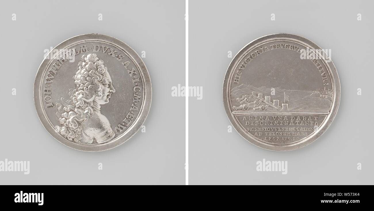 Johan Willem, duc d'Saxony-Gotha est tué en action à Toulon, médaille d'avant : le buste de l'homme à l'intérieur de l'intérieur. Marche arrière : vue de la ville de Toulon et les batteries dans un enveloppement, cut off : inscription, Toulon, Provence-Alpes-Côte d'Azur, Johann Wilhelm von Sachsen-Gotha-Altenburg, Johann Christian Koch, Gotha, 1707, de l'argent (métal), frappant (métallurgie), d 4,4 cm × W 36,28 Banque D'Images