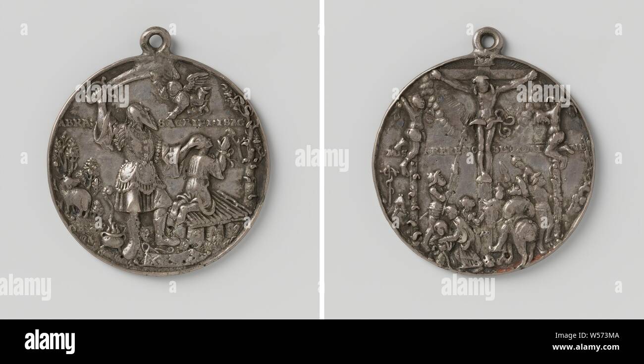 Sacrifice d'Isaac et de la Crucifixion, médaille d'argent avec l'exécution l'Œil. Avers : Abraham avec l'épée à la main, tenant son fils Isaac par sa tête alors qu'il était assis avec les mains menottées sur l'autel en priant, au-dessus d'eux, Angel est titulaire d'épée entre inscription. Inverse : Christ crucifié au milieu de deux autres croix, au pied de la croix un groupe de personnes, y compris Marie, l'homme à cheval et soldat holding lance jusqu'à Christ, entre l'inscription., Hans Reinhart (der Ältere), Leipzig, 1539, de l'argent (métal), fondation, d 6,2 cm × 5,6 cm d × W 39,18 Banque D'Images