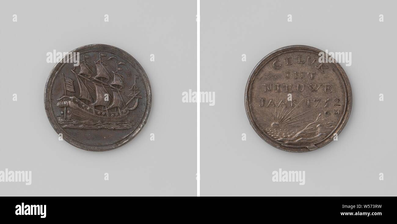 Début de l'année 1752, Médaille d'argent. A l'avant : trois-master. Inverse : soleil levant au-dessus de la mer avec inscription, Gerrit Marshoorn, Haarlem, 1752, de l'argent (métal), frappant (métallurgie), d 2,1 cm × W 3,90 Banque D'Images