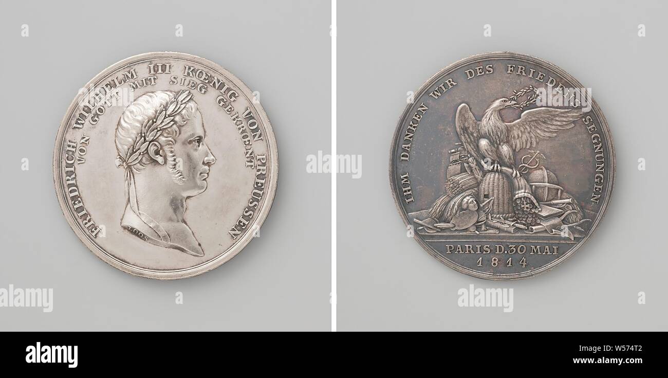 La paix d'abord de Paris entre la France et les Alliés, en l'honneur de Frederick William III, roi de Prusse, médaille d'argent. A l'avant : man's pièce de poitrine avec couronne de laurier à l'intérieur de deux lignes de circonférence. Inverse : eagle avec couronne de laurier au bec et le personnel du mercure en claw assis sur ruche au milieu monde, corne de l'abondance, la palette du peintre, livres, poulies, etc. grain naviguer en arrière-plan d'une expédition dans un cercle, coupé : signature, Paris, Frederik Willem III roi de Prusse, Daniel Friedrich Loos, Berlin, 1814, de l'argent (métal), frappant (métallurgie), d 3,6 cm × W 13,35 Banque D'Images