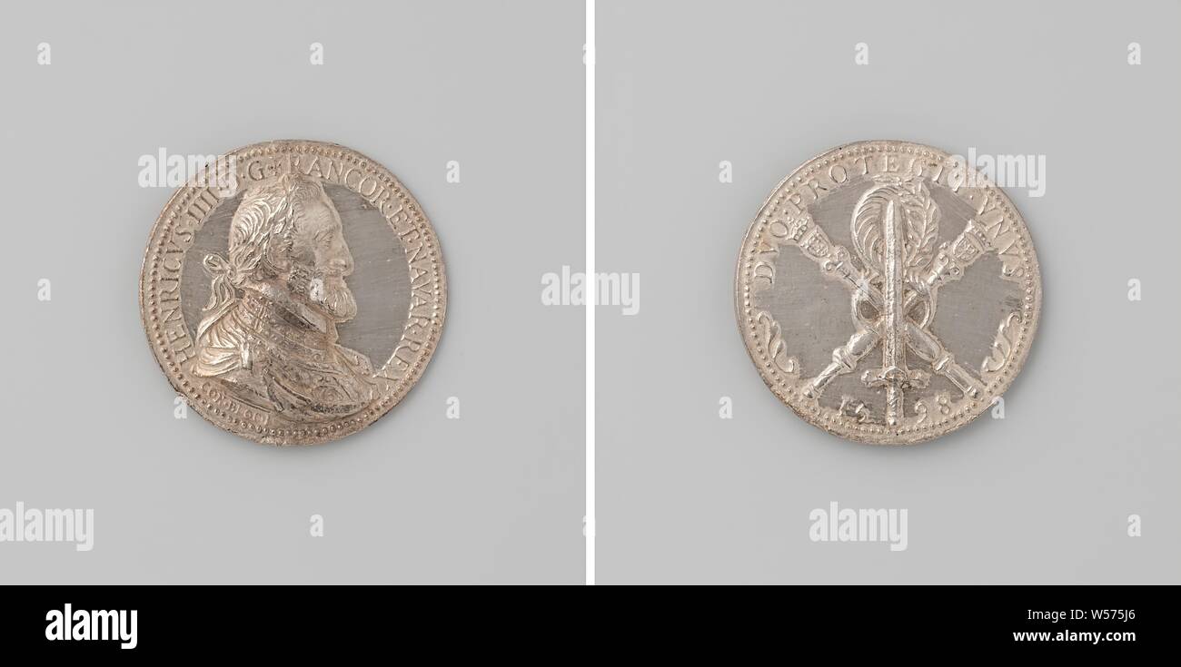 Henry IV, roi de France, médaille d'argent. Avers : pièce de poitrine avec couronne de laurier à l'intérieur une inscription. Inverse : l'épée et deux sceptres croisés et enveloppés dans des branches de la victoire à l'intérieur de Henry IV (Roi de France et de Navarre), Coenraad Bloc, Vlaanderen, 1598, de l'argent (métal), fondation, d 4,3 cm × W 23,52 Banque D'Images