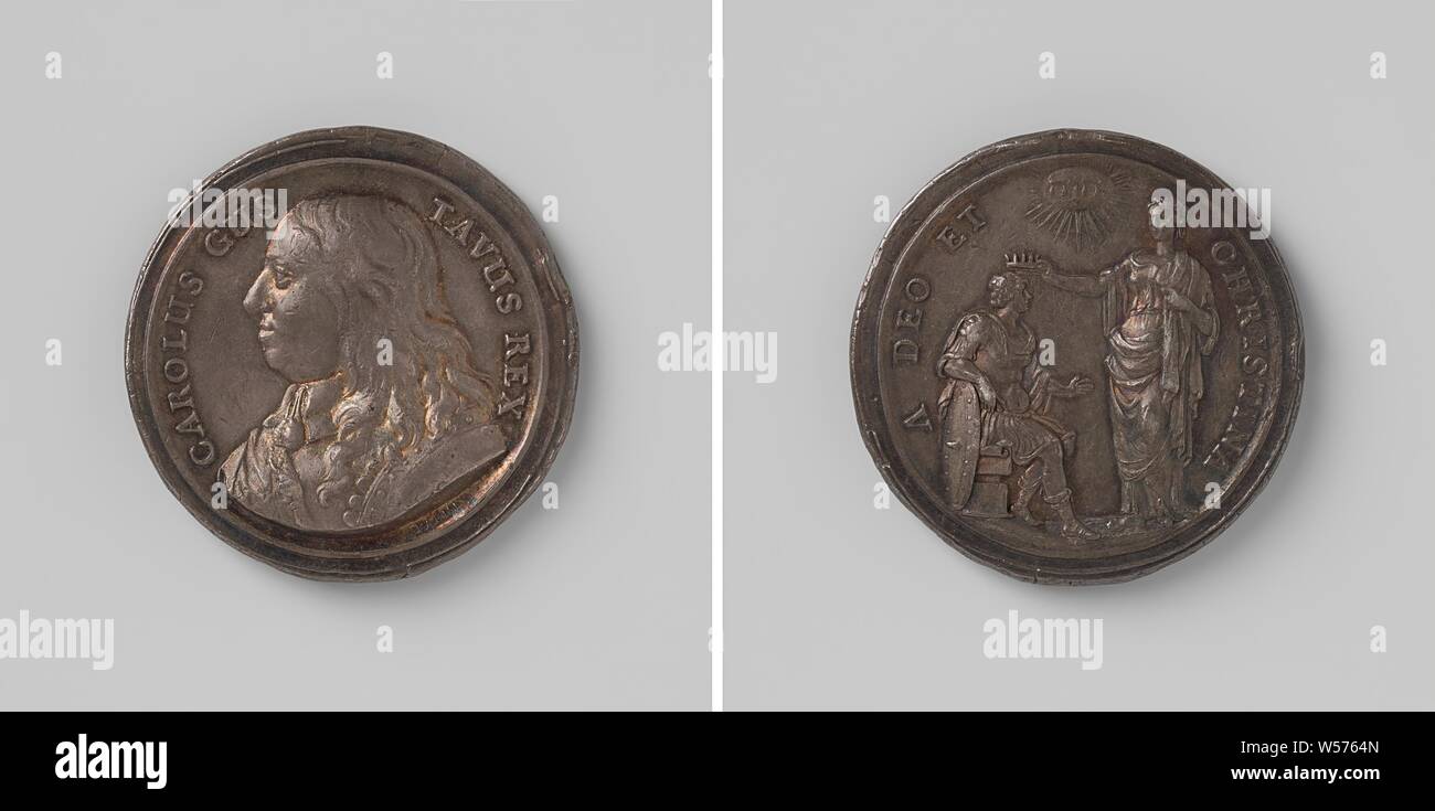 Karel Gustaaf Adolf X, couronné roi de Suède, médaille d'argent. A l'avant : le buste de l'homme à l'intérieur de l'intérieur. Inverse : femme debout met sur la tête de l'état homme assis à l'intérieur de la circonférence, Karel X Gustaaf (roi de Suède), Jean Parise, Stockholm, 1654, de l'argent (métal), frappant (métallurgie), d 4,6 cm × W 59,66 Banque D'Images