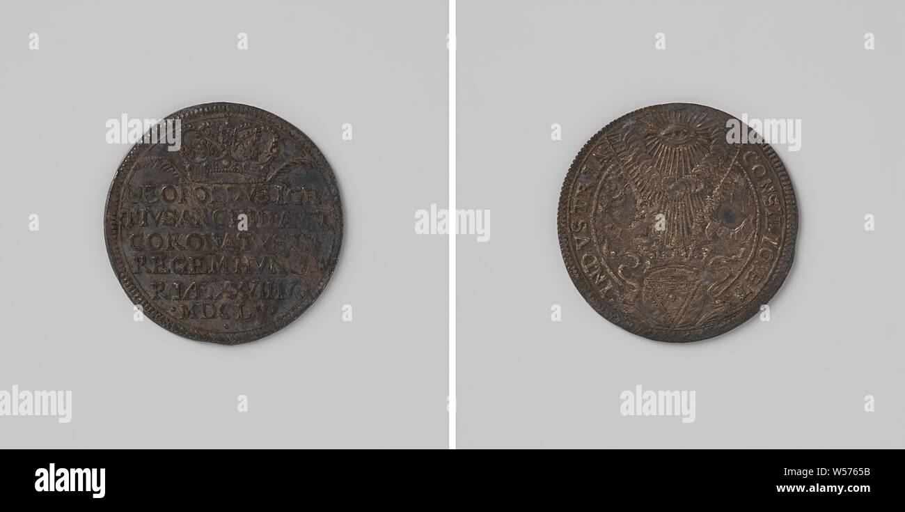 Leopold I inauguré en tant que roi de Hongrie, médaille d'argent. A l'avant : l'inscription en vertu de l'état. Inverse : sous les yeux radieux deux mains avec des épées et des armoiries couronné dans une inscription, Hongrie, Léopold I (empereur d'Allemagne), anonyme, 1655, de l'argent (métal), frappant (métallurgie), d 2,6 cm × w 3.73 Banque D'Images