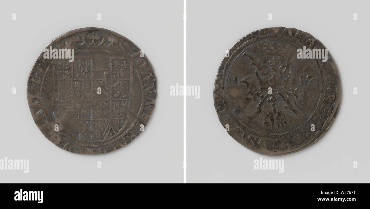 L'Espagnol Domaine de Charles et Johanna, Roi et Reine de Castille, avers : blason couronné dans une inscription. Inverse : balles sur lequel Gulden Vlies est suspendu, sur la croix de Bourgogne, entre l'année dans un enveloppement, Castille, Charles V de Habsbourg (l'empereur allemand et Roi d'Espagne), Johanna La Folle (reine de Castille), anonyme, Anvers, 1517, de l'argent (métal), frappant (métallurgie), d 2,8 cm × w 3.24 Banque D'Images