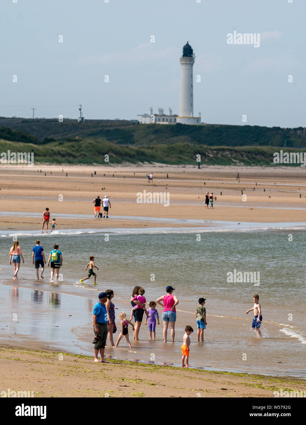 Lossiemouth West Beach, Moray, UK. 26 juillet, 2019. UK. C'est à l'Ouest, plage de Lossiemouth dans Moray comme la plus populaire plage de l'Est ne peut pas être atteint en raison d'une passerelle pour les dommages structurels, terminant même. Credit : JASPERIMAGE/Alamy Live News Banque D'Images
