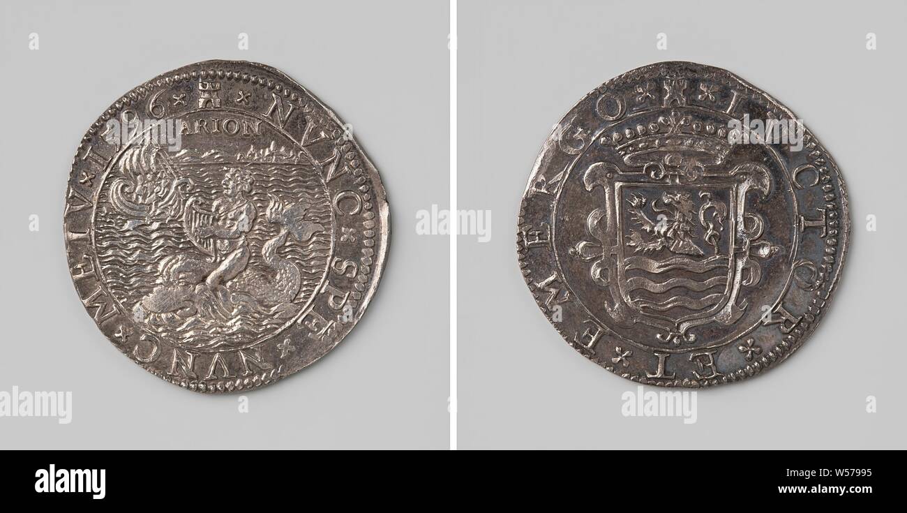 L'expansion de la navigation maritime, médaille d'argent. Avers : Arion, jouant sur luth, assis sur le dos de Dauphin, en arrière-plan le navire et l'autre en vertu de l'inscription au sein de l'inscription. Inverse : blason couronné dans un cartouche à l'intérieur une inscription, Zélande, Staten van Zeeland, anonyme, Middelburg, 1596, de l'argent (métal), frappant (métallurgie), d 3 cm × W 63 Banque D'Images