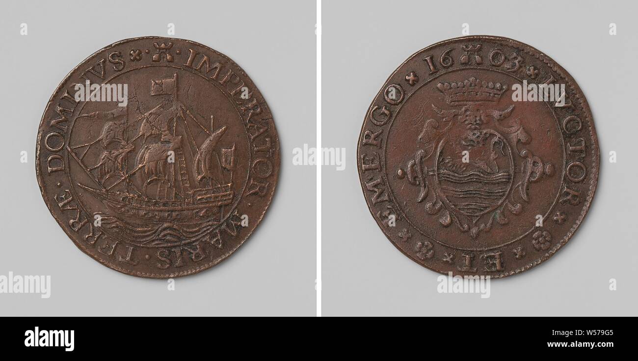 Floraison de la navigation maritime, médaille de cuivre. A l'avant : trois-mâts en mer avec un design circulaire. Inverse : blason couronné dans un cartouche à l'intérieur une inscription, Zélande, Staten van Zeeland, anonyme, Middelburg, 1603, cuivre (métal), frappant (métallurgie), d 3,1 cm × W 5,95 Banque D'Images