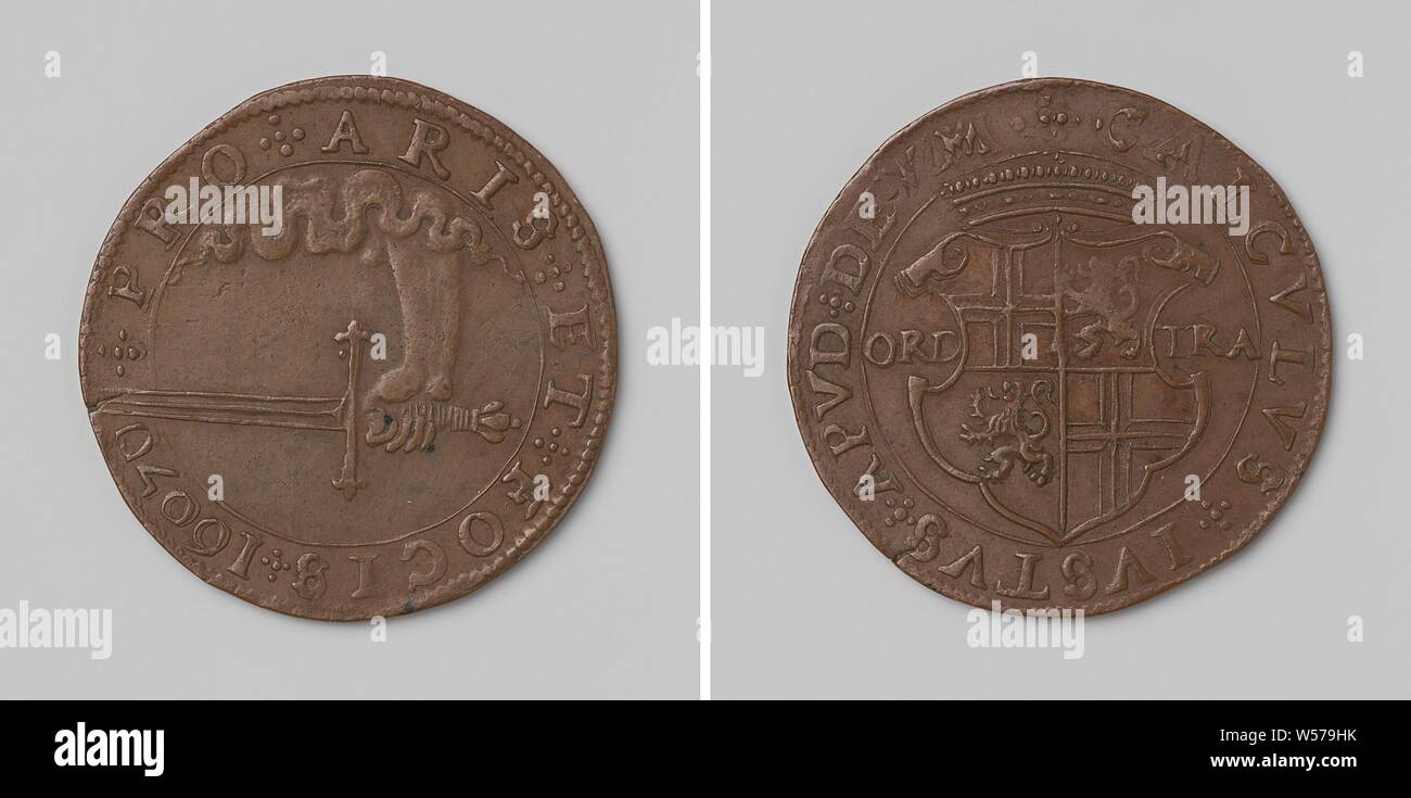 Rejette la paix d'Utrecht avec l'Espagne, médaille de cuivre. Avers : bras de nuages à l'épée à la main à l'intérieur une inscription. Inverse : couronné armoiries en tete entre à l'intérieur de l'inscription Inscription, Utrecht, Staten van Utrecht, anonyme, 1607, cuivre (métal), frappant (métallurgie), d 3,1 cm × W 6,44 Banque D'Images Rejette la paix d'Utrecht avec l'Espagne, médaille de cuivre. Avers : bras de nuages à l'épée à la main à l'intérieur une inscription. Inverse : couronné armoiries en tete entre à l'intérieur de l'inscription Inscription, Utrecht, Staten van Utrecht, anonyme, 1607, cuivre (métal), frappant (métallurgie), d 3,1 cm × W 6,44 Banque D'Images