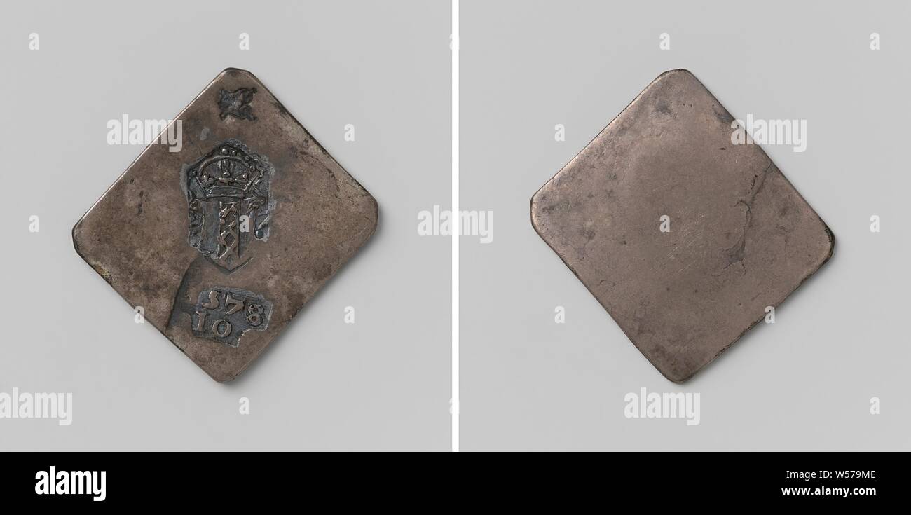 Siège d'Amsterdam, pièce d'urgence de dix sous, monnayées de l'argent de la Nieuwe Kerk, unilatéral, pièce d'urgence en forme de diamant avec coins biseautés. A l'avant : trois timbres un au-dessus de l'autre, de bas en haut : mintmaster signe : fire steel, ville armoiries : armoiries de la couronne, partie gauche de numéro 5, droit d'7 an, visible au-dessus du numéro 10. Inverse : vierge, Amsterdam, anonyme, 1578 - 1631, de l'argent (métal), frappant (métallurgie), h 3,2 cm × 3.1 cm × w w 6,45 Banque D'Images