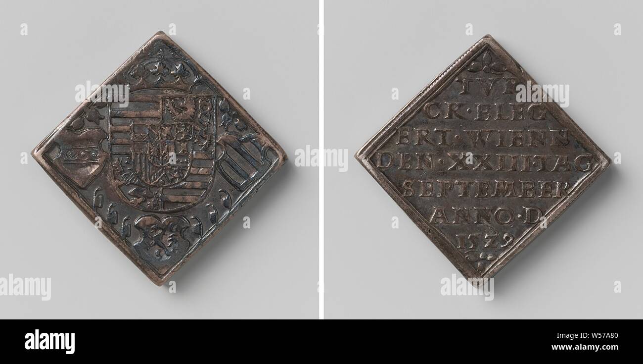 Siège de Vienne par les Turcs, épais, en forme de diamant de monnaie d'urgence. Avant : blason couronné, gauche, droite et ci-dessous : des armoiries. La marche arrière : l'inscription ci-dessous et au-dessus de fleuron, Vienne, anonyme, 1529, de l'argent (métal), frappant (métallurgie), h 3,5 cm × w 3,5 cm × 0,5 cm t × W 28,88 Banque D'Images