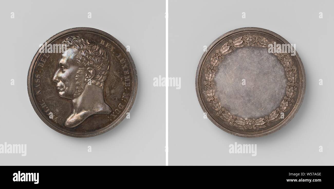 Willem I, Roi des Pays-Bas, médaille de la troisième dimension, médaille d'argent. A l'avant : le buste de l'homme à l'intérieur de l'intérieur. Inverse : champ vide dans myrtekrans, Frederik Willem I (Roi des Pays-Bas), Auguste François Michaut, Bruxelles, 1819, de l'argent (métal), frappant (métallurgie), d 4,1 cm × W 45,39 Banque D'Images