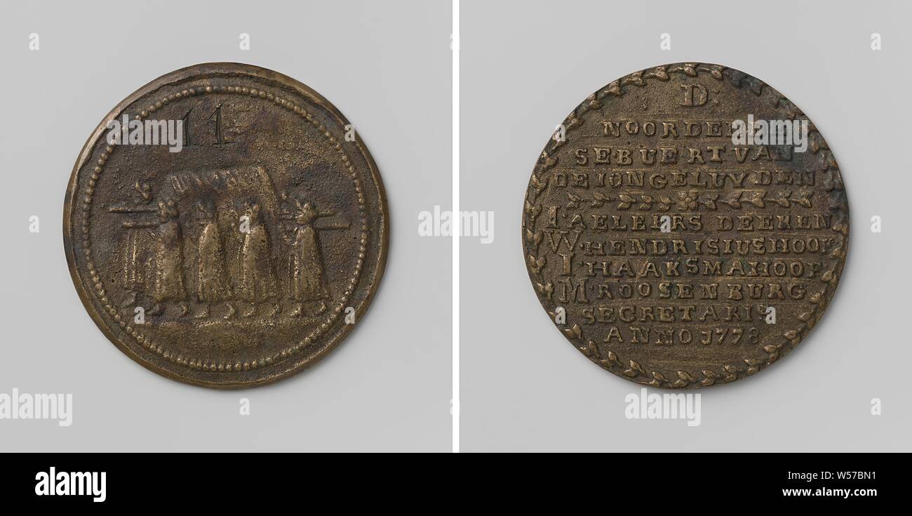 Noordeinde quartier à La Haye, de la médaille funéraires juvéniles avec no 11, médaille en laiton. A l'avant : six hommes avec apparemment sous le numéro 11 à l'intérieur d'un pearl rim. La marche arrière : l'inscription d'une guirlande, Aelbers Noordeinde, I. W., Hendrisius, I. Haaksma, M. Roosenburg, anonyme, La Haye, 1778, le laiton (alliage), gravure, d 5,1 cm × W 29,53 Banque D'Images
