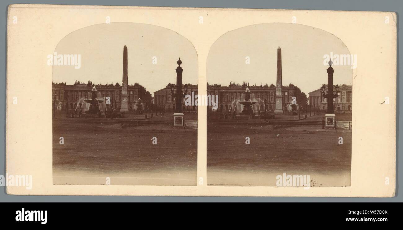 Vue sur la Place de la Concorde à Paris avec une fontaine et l'obélisque de Louxor, place, place, cirque, etc., fontaine ornementale, monument, statue, Place de la Concorde, anonyme, c. 1850 - c. 1880, du papier photographique, carton, à l'albumine, h 86 mm × W 180 mm Banque D'Images