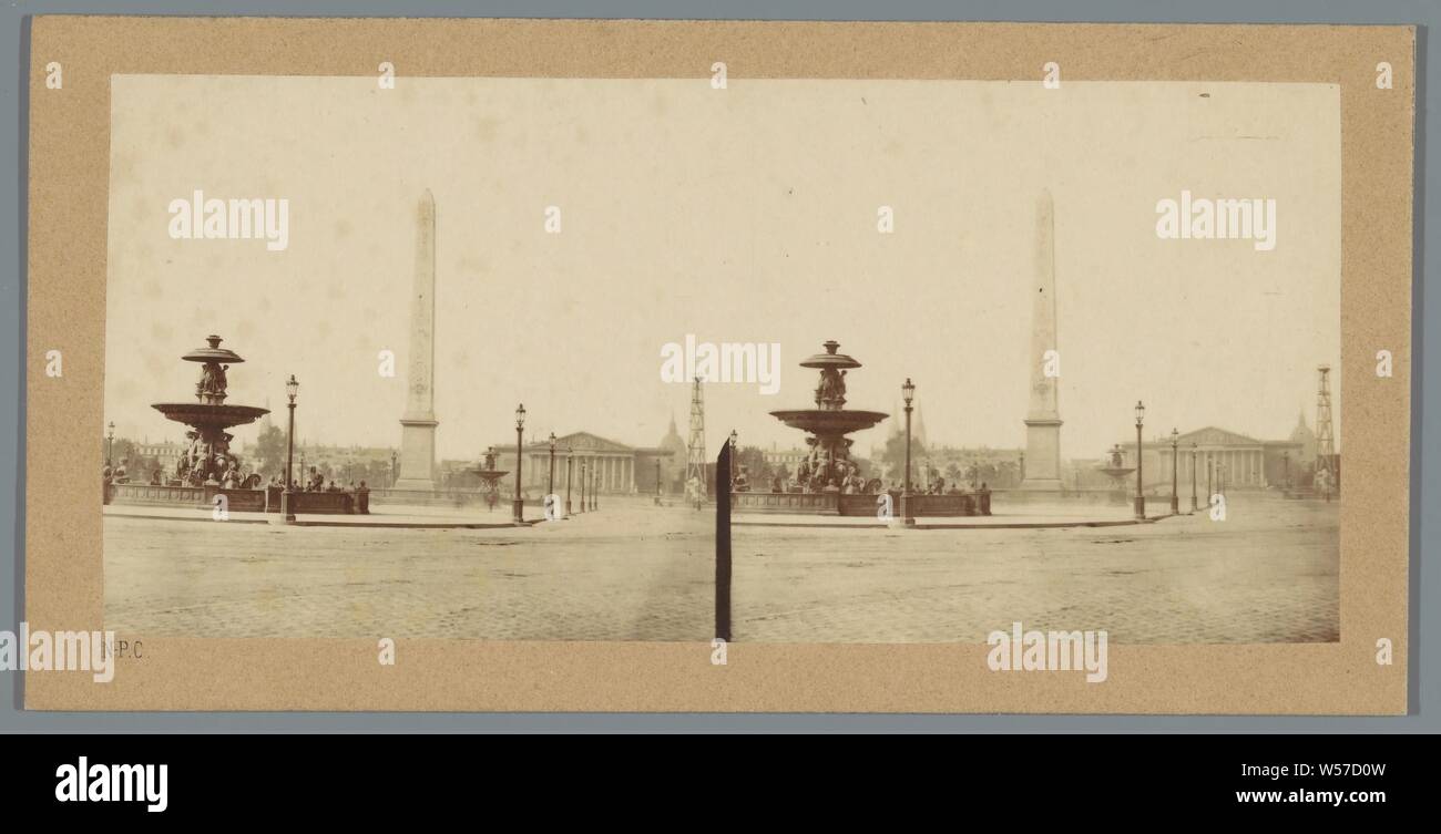 Vue sur la Place de la Concorde à Paris, l'obélisque, aiguille, square, place, cirque, etc, de la Place de la Concorde, Noel Paul Chapus (mentionné sur l'objet), Paris, ch. 1850 - c. 1880, du papier photographique, carton, à l'albumine, h 84 mm × W 168 mm Banque D'Images