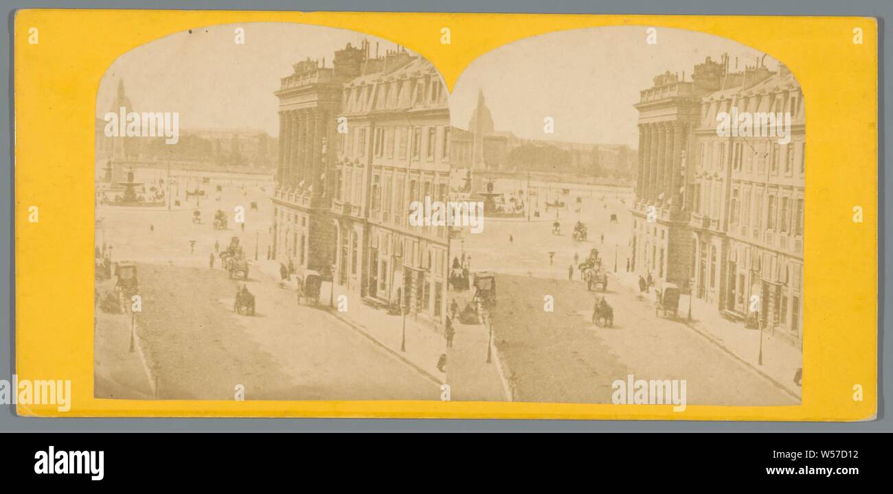 Vue sur la Place de la Concorde à partir de la Rue Royale à Paris, square, place, cirque, etc, l'obélisque, l'aiguille, de la Place de la Concorde, Rue Ravignan, anonyme, Paris, ch. 1850 - c. 1880, du papier photographique, carton, à l'albumine, h 83 mm × W 177 mm Banque D'Images