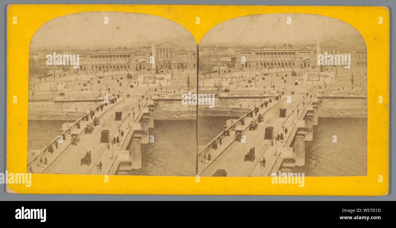 Vue sur le Pont de la Concorde, de la Place de la Concorde et de la Madeleine à Paris, pont à travers l'ensemble de la ville, rivière, canal, etc, square, place, cirque, Pont de la Concorde, de la Place de la Concorde, La Madeleine, anonyme, Paris, ch. 1850 - c. 1880, du papier photographique, carton, à l'albumine, h 87 mm × W 174 mm Banque D'Images