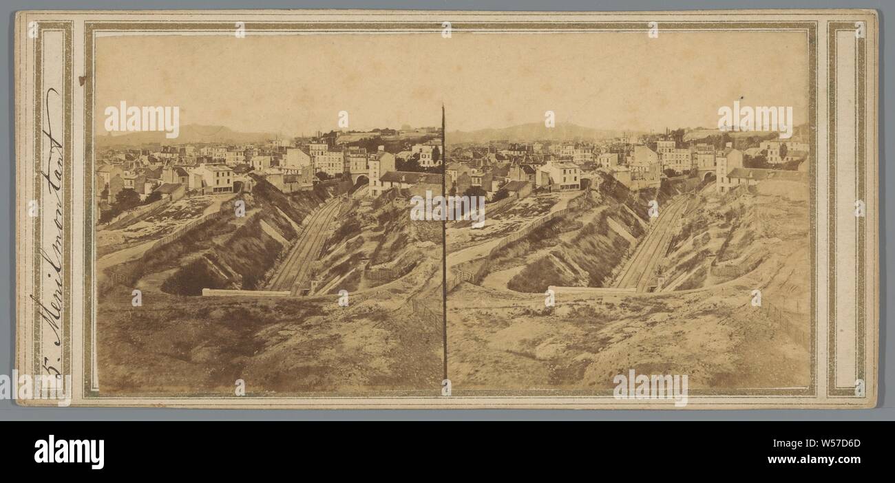 Vue sur une voie ferrée à Ménilmontant à Paris, Ménilmontant, gare, train, Ménilmontant, anonyme, Paris, ch. 1855 - avant 1860, du papier photographique, carton, à l'albumine, h 80 mm × W 173 mm Banque D'Images