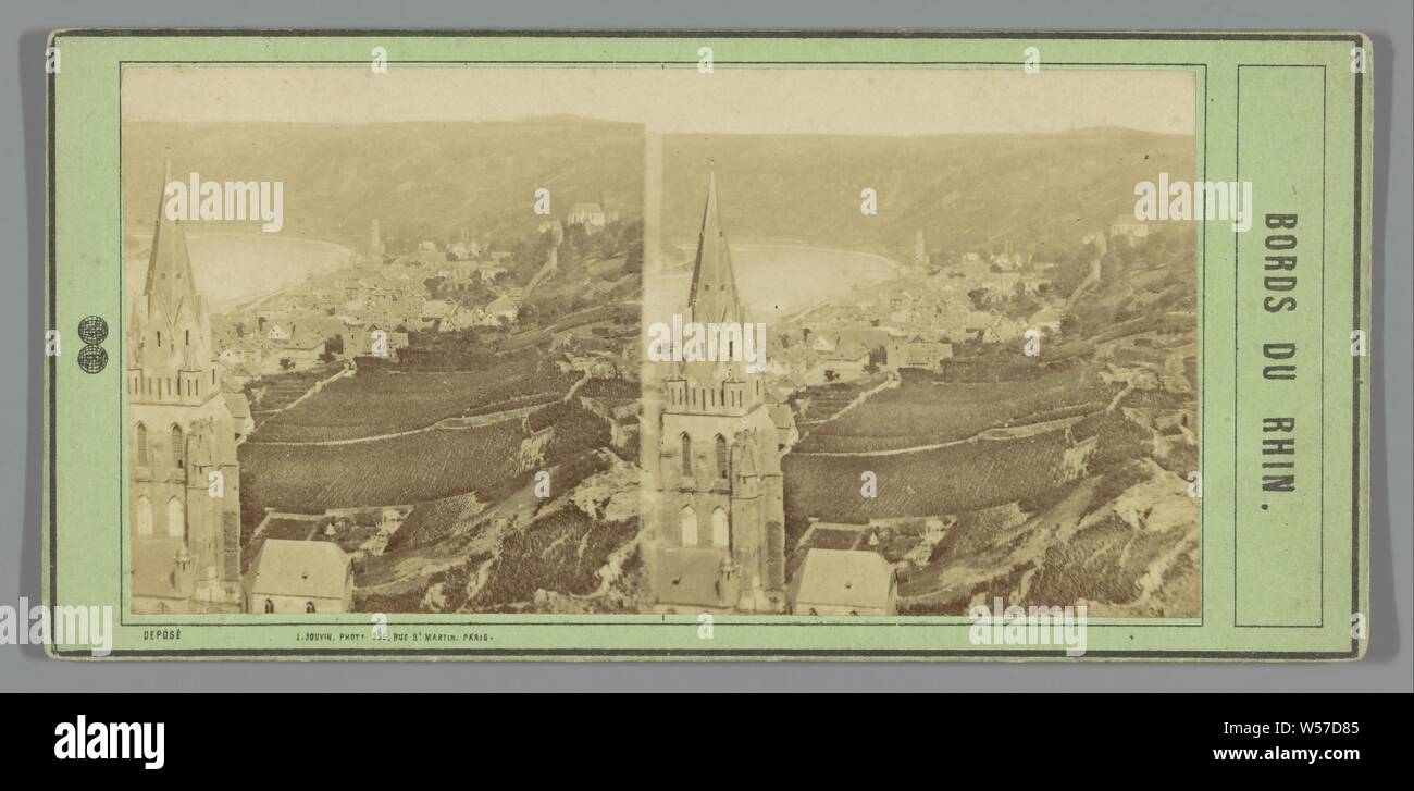 Voir d'Oberwesel, bords du Rhin (titre de la série), vue sur la ville en général, 'veduta ' Oberwesel, Léon Pierre Jouvin (mentionné sur l'objet), Oberwesel, ch. 1850 - c. 1865, carton, papier photographique, à l'albumine, h 85 mm × W 170 mm Banque D'Images
