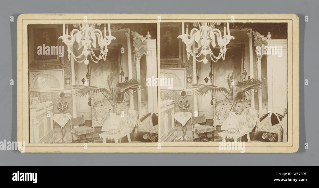 Salon de l'intérieur vers le tournant du siècle, salles communes, anonyme, c. 1890 - c. 1920, du papier photographique, carton, h 88 mm × W 177 mm Banque D'Images