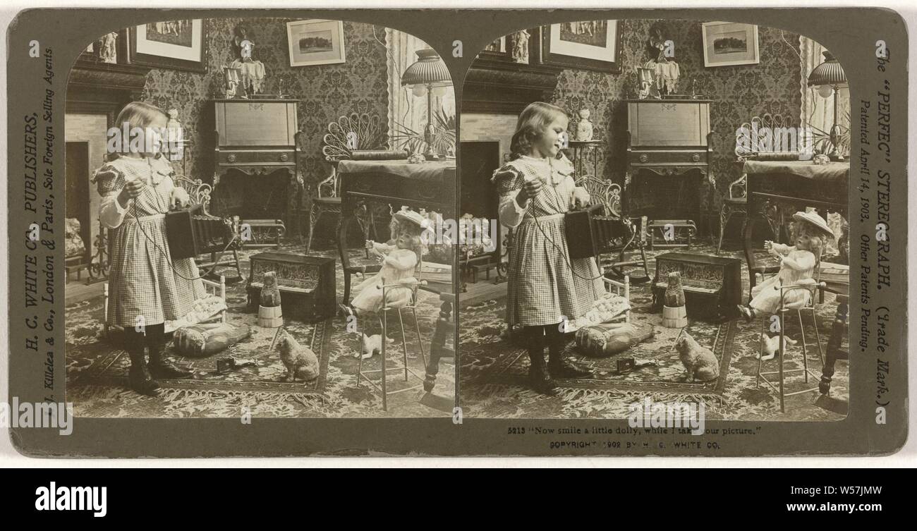 Un petit sourire maintenant dolly pendant que je prends votre photo, H.C. White and Co., 1902 Banque D'Images