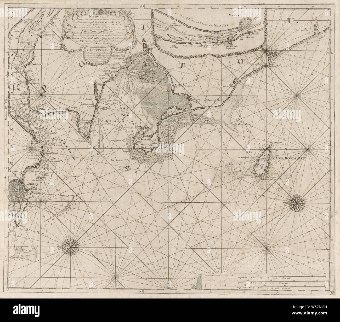 Carte passeport pour une partie de la côte de Bretagne Nouvelle carte marine croissant et degrés d'une partie maritime des côtes de Bretagne et de Poitou. (Titre sur l'objet), Passeport Carte d'une partie de la côte de Bretagne, à partir de l'embouchure de la Loire dans l'océan Atlantique à Saint-Nazaire, à la commune de Saint-Martin dans la municipalité de Brem-sur-Mer. Avec l'îlot de l'Île d'Yeu et deux rose, le Nord à gauche. En haut au centre un jeu avec une carte détaillée de la Loire dans la région de Nantes et Rezé. Un cartouche en haut à gauche avec le titre et l'adresse de l'éditeur. Bas Banque D'Images