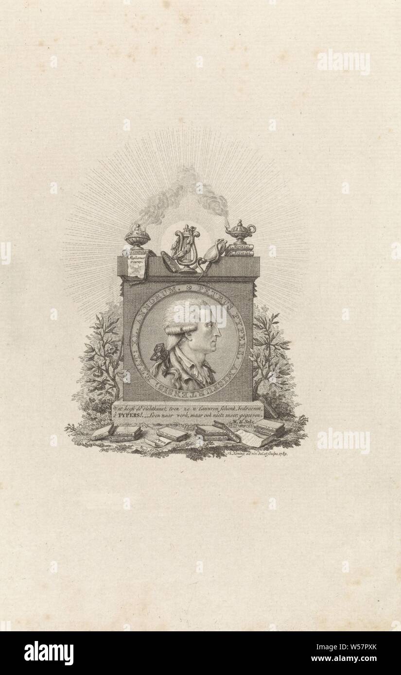 Mémorial pour Petrus Pijpers, mémorial pour le poète allégorique Petrus Pijpers. Au milieu le monument avec le portrait de Pijpers sur elle, dans un cadre circulaire. Sur le monument, deux barils d'encens, une harpe avec une couronne de laurier, un serpent et un certain nombre de livres. Il existe aussi des livres en face du monument. Ci-dessous le portrait d'un verset sur deux lignes, d'autres structures memorial, Petrus Pijpers, Theodoor Koning (mentionné sur l'objet), Amsterdam, 1789, papier, gravure, h 229 mm × W 148 mm Banque D'Images