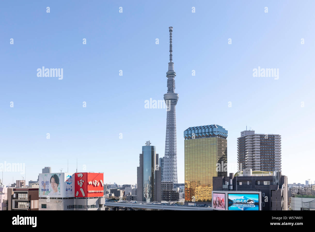 Donnant sur Tokyo Skytree cityscape bondés de la Voirie de Tokyo Japon Banque D'Images