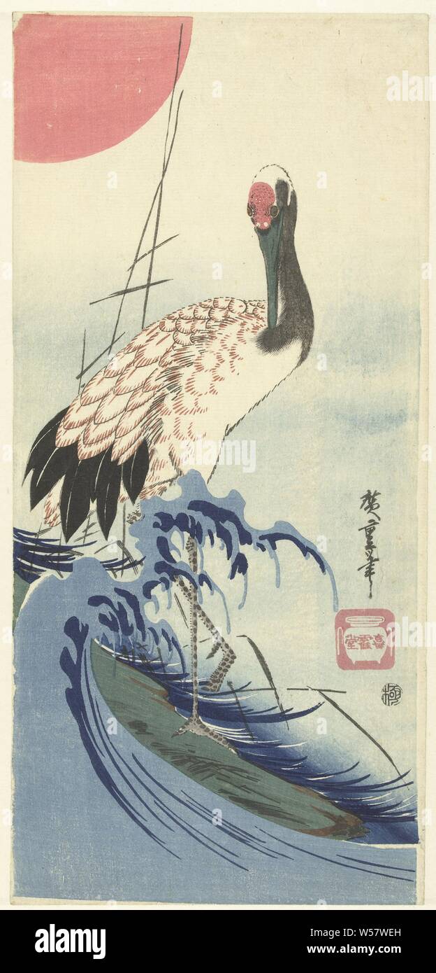 Grue cendrée et rising sun, grue commune sur un morceau de bois flottant, dans une vague, de roseaux et de grand soleil rouge. La grue et le soleil levant sont souvent associés à la nouvelle année., Hiroshige Utagawa (I), (mentionné sur l'objet), 1840 - 1850, gravure sur bois, papier couleur, h 384 mm × W 180 mm Banque D'Images