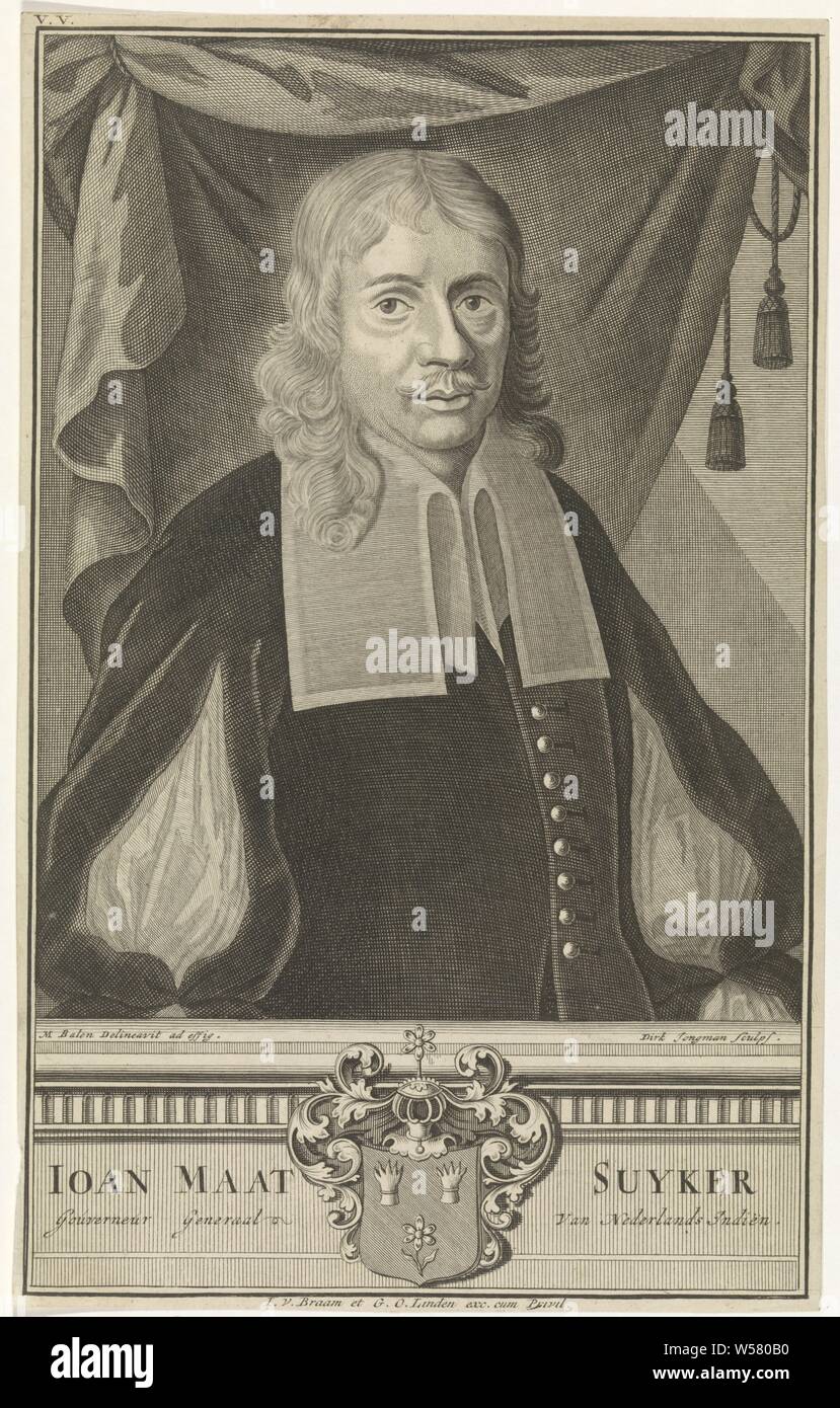 Portrait de Johannes Maetsuyker, portrait de gouverneur général Johannes Maetsuyker, demi-longueur. Il est debout devant un rideau. Sur la plinthe son blason et nom et poste sont en néerlandais., Joan Maetsuyker, Dirk Jongman (mentionné sur l'objet), Amsterdam, 1709 - 1726, papier, gravure, h 290 mm × W 181 mm Banque D'Images