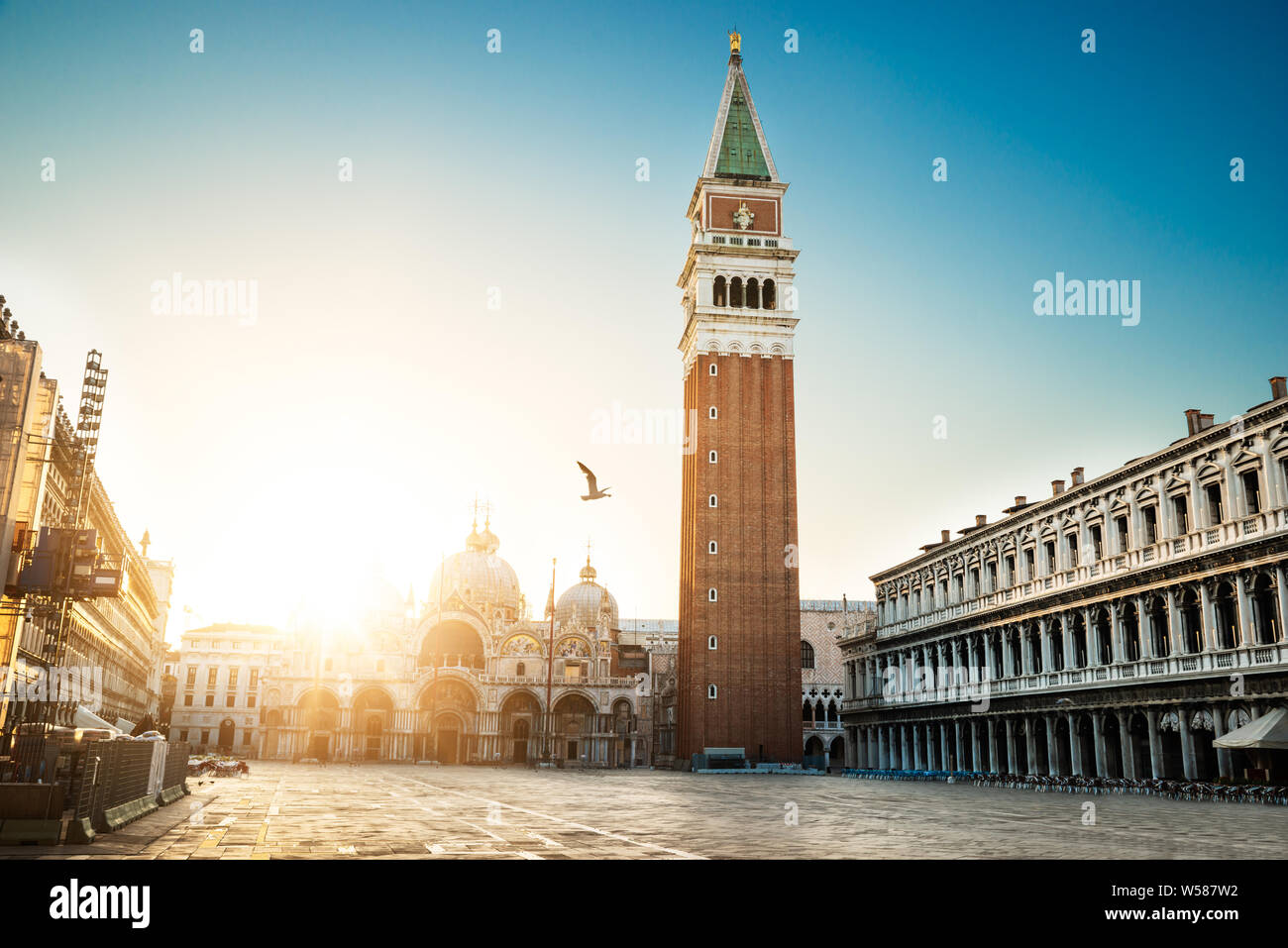 Vue de la Piazza San Marco au lever du soleil à Venise, Vénétie, Italie Banque D'Images