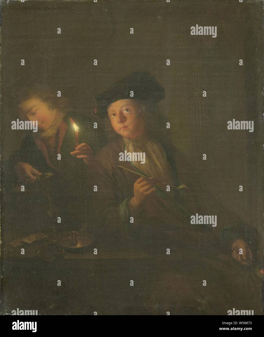 Le fumeur (un homme avec un tuyau et un homme versant une boisson dans un verre), à une table se trouve un jeune homme qui fume une pipe à côté d'un autre homme qui se trouve à la lueur d'une bougie pour en verre., Godfried Schalcken (attribué à), 1690 - 1706, la toile, la peinture à l'huile (peinture), h 45,5 cm × w 38 cm d 4,7 cm Banque D'Images