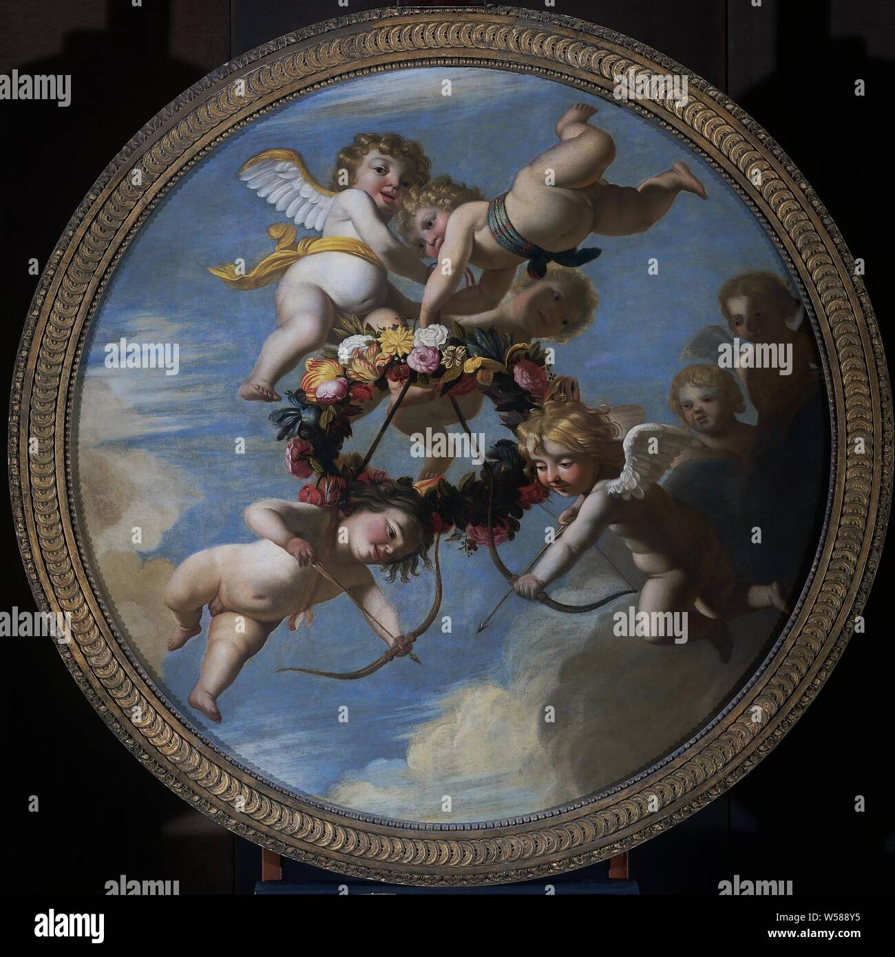 Putti avec Flower Garland, plafond rond morceau avec putti avec une couronne de fleurs, deux putti ont un arc et une flèche, Cupids : 'amores', 'amoretti', 'putti', Gerard van Honthorst (atelier de), nord des Pays-Bas), ch. 1650, la toile, la peinture à l'huile (peinture), de l'aide : d 133,2 cm d 6,5 cm Banque D'Images