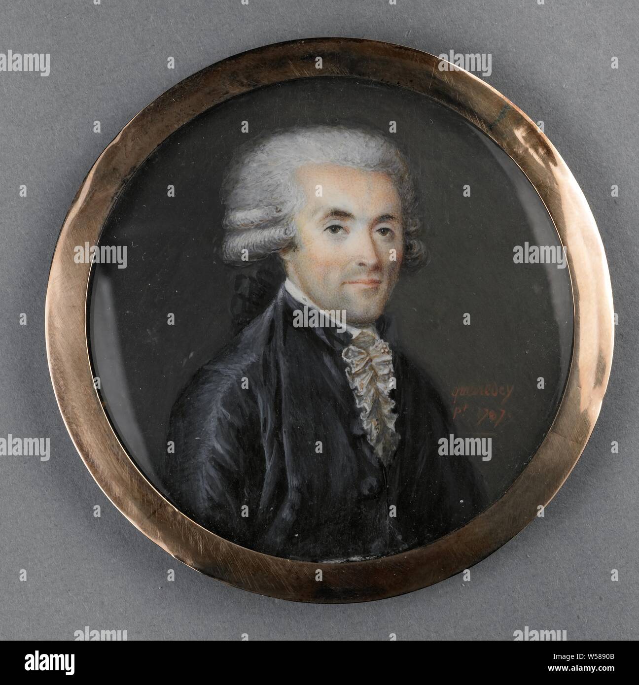 Portrait d'un homme, Portrait d'un homme. À mi-chemin, à droite. Une partie de la collection de miniatures., historique anonyme personne représentée, Edme Quenedey, 1787, ivoire, métal, verre, d 5,4 cm d 5,8 cm × 0,5 cm d Banque D'Images