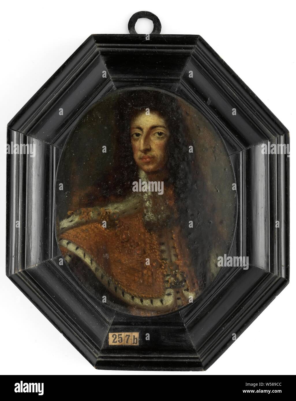 Portrait de William III, Prince d'Orange et le roi d'Angleterre après 1689, Portrait de William III (1650-1702), Prince d'Orange, roi d'Angleterre depuis 1689. Buste en ovale, le regard dirigé vers le haut. L'Ecosse et l'Irlande), anonyme, nord des Pays-Bas), ch. 1695, l'étain (métal), de la peinture à l'huile (peinture), bois (matière végétale), h 9 cm × w 7,2 cm h 13,5 cm × 10,5 cm × w d 1,6 cm Banque D'Images