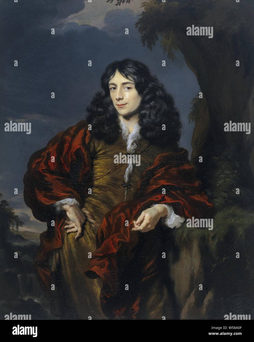 Portrait d'un jeune homme, peut-être Simon van Alphen (1650-1730), Portrait d'un jeune homme de la famille Van Alphen, probablement Simon van Alphen. Genou, appuyé contre un arbre. Des gestes avec la main gauche, la main droite sur le côté. Dans l'arrière-plan un paysage avec une cascade, les personnes historiques, cascade, Simon van Alphen, Nicolaes MAES, 1675 - 1685, la peinture à l'huile (peinture), toile, h 71,5 cm × w 57,2 cm d 4,5 cm Banque D'Images
