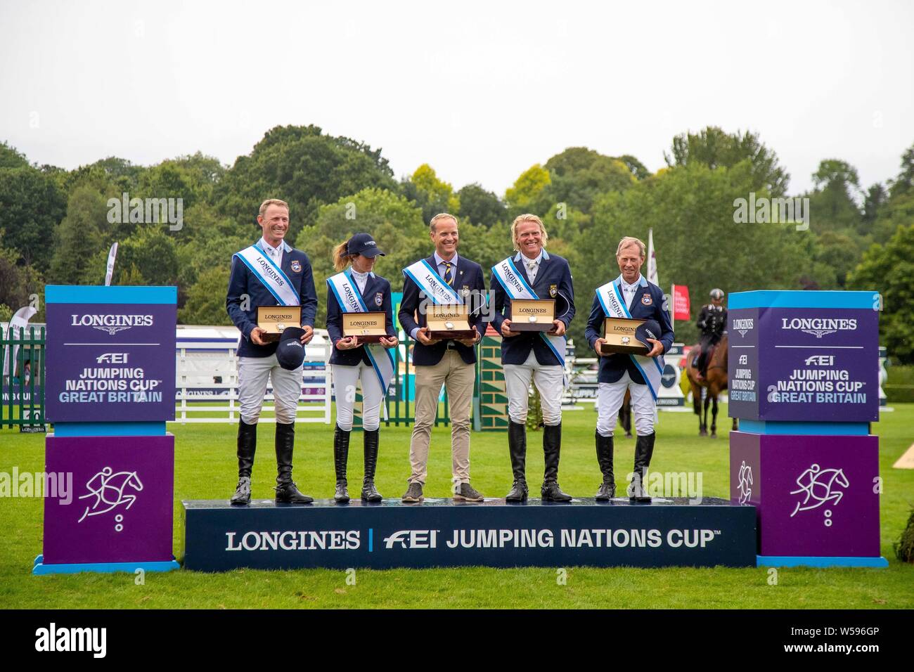 Hickstead, Royaume-Uni. 26 juillet, 2019. Les membres de l'équipe suédoise gagnante Peder Fredrickson. Angelie von Essen. Chef d'Equipe Ankarcrona Henrik. Fredrik Jonsson. Ralph-Goran Bengtsson à la Longines Jumping FEI Nations Cup de Grande-Bretagne. Bouleau/SIP Elli Crédit photo agency/Alamy live news. Banque D'Images