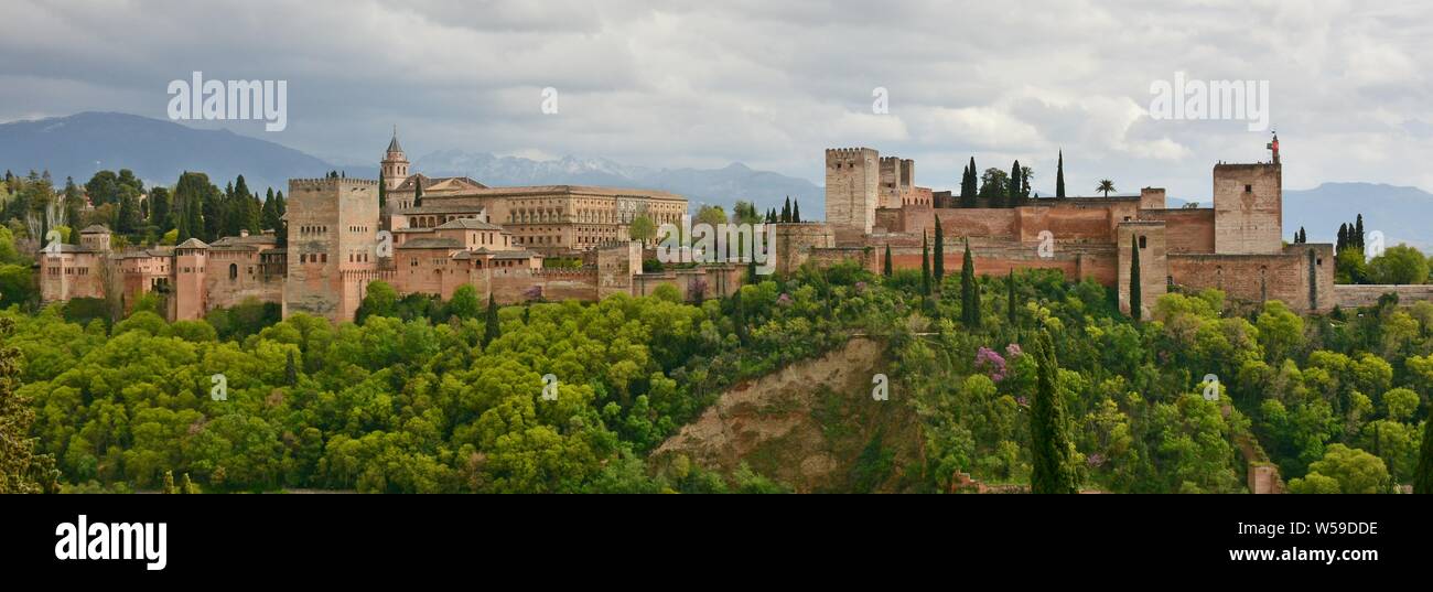 La Alhambra de Granada vista desde el Mirador de San Nicolas Banque D'Images