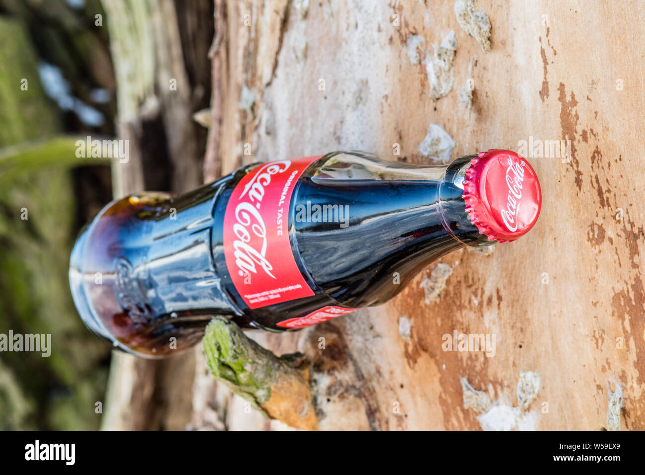 Bouteille de Coca Cola Classic, Coca-Cola Company est le leader du marché les plus populaires, de boissons gazeuses, d'hiver Banque D'Images