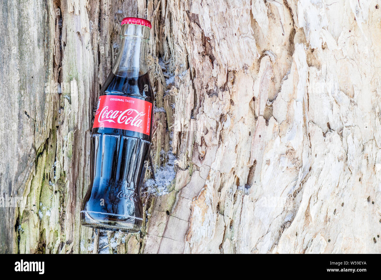 Bouteille de Coca Cola Classic, Coca-Cola Company est le leader du marché les plus populaires, de boissons gazeuses, d'hiver Banque D'Images