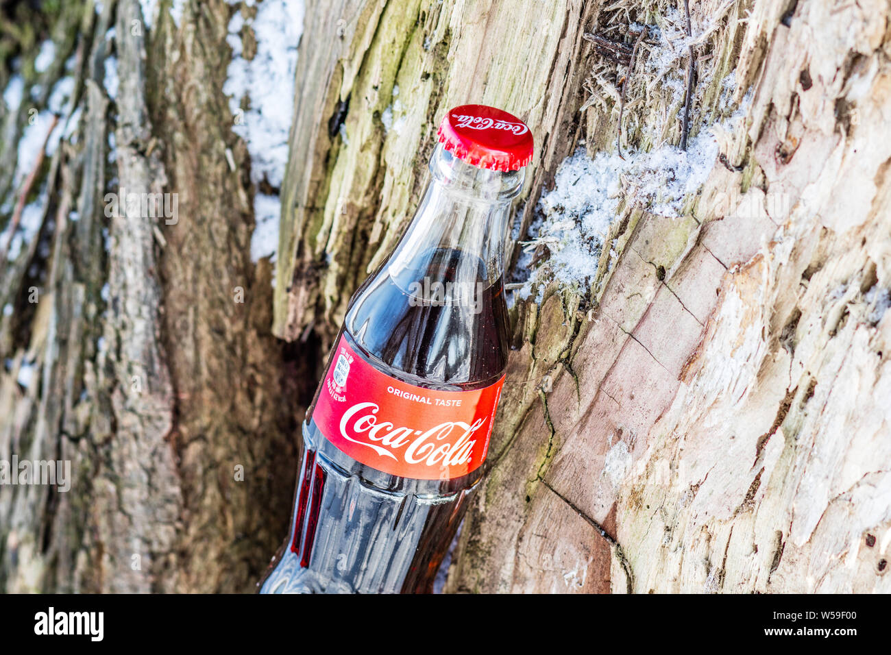 Bouteille de Coca Cola Classic, Coca-Cola Company est le leader du marché les plus populaires, de boissons gazeuses, d'hiver Banque D'Images