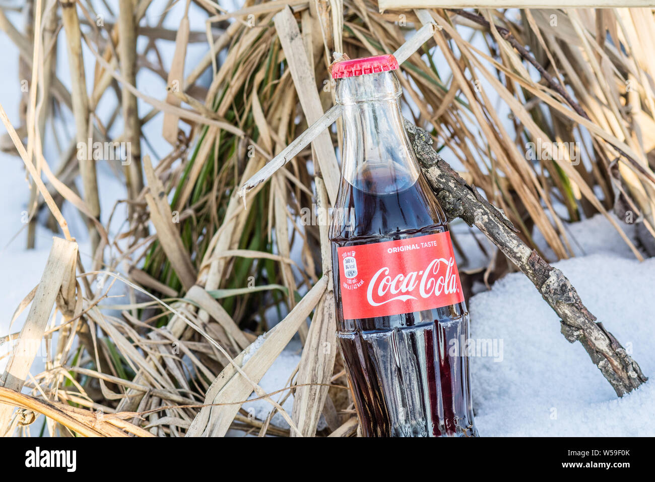 Bouteille de Coca Cola Classic, Coca-Cola Company est le leader du marché les plus populaires, de boissons gazeuses, d'hiver Banque D'Images