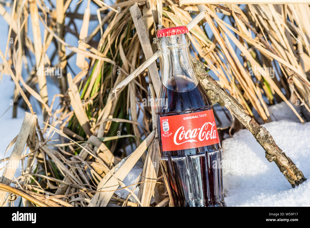 Bouteille de Coca Cola Classic, Coca-Cola Company est le leader du marché les plus populaires, de boissons gazeuses, d'hiver Banque D'Images