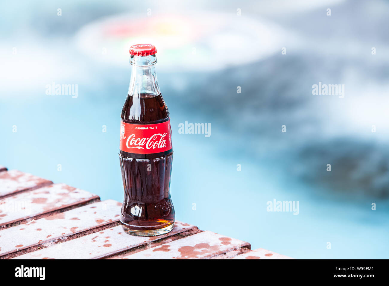 Bouteille de Coca Cola Classic, Coca-Cola Company est le leader du marché les plus populaires, de boissons gazeuses, d'hiver Banque D'Images