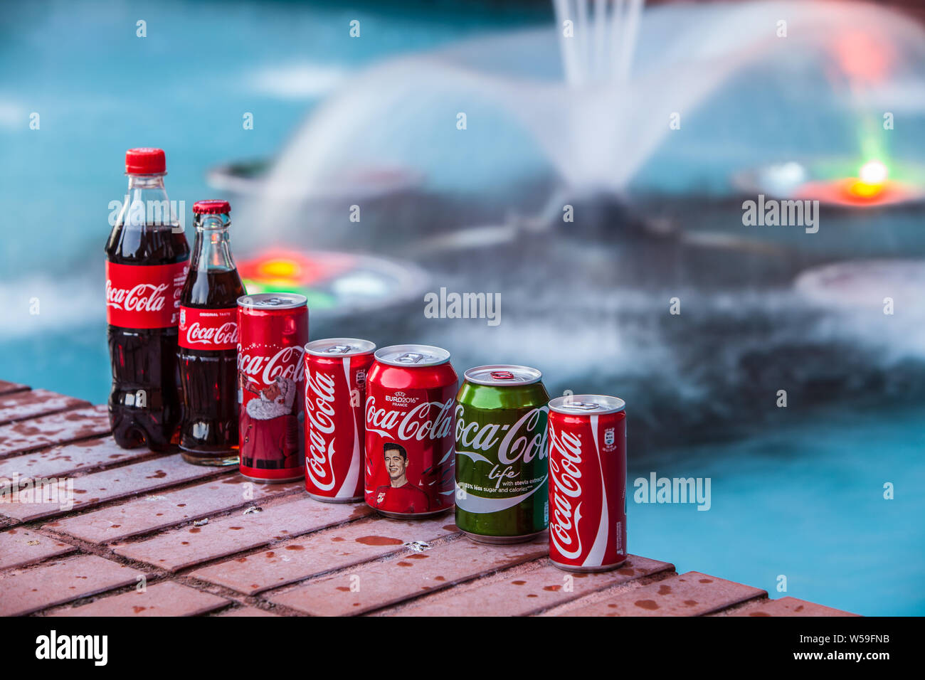 Bouteille de Coca Cola Classic, Coca-Cola Company est le leader du marché les plus populaires, de boissons gazeuses, d'hiver Banque D'Images