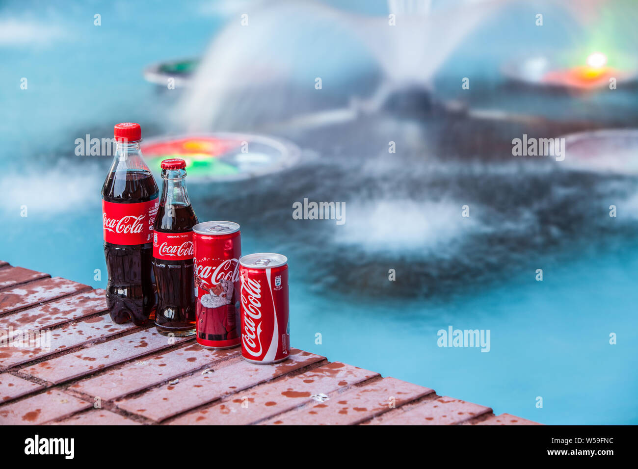 Bouteille de Coca Cola Classic, Coca-Cola Company est le leader du marché les plus populaires, de boissons gazeuses, d'hiver Banque D'Images