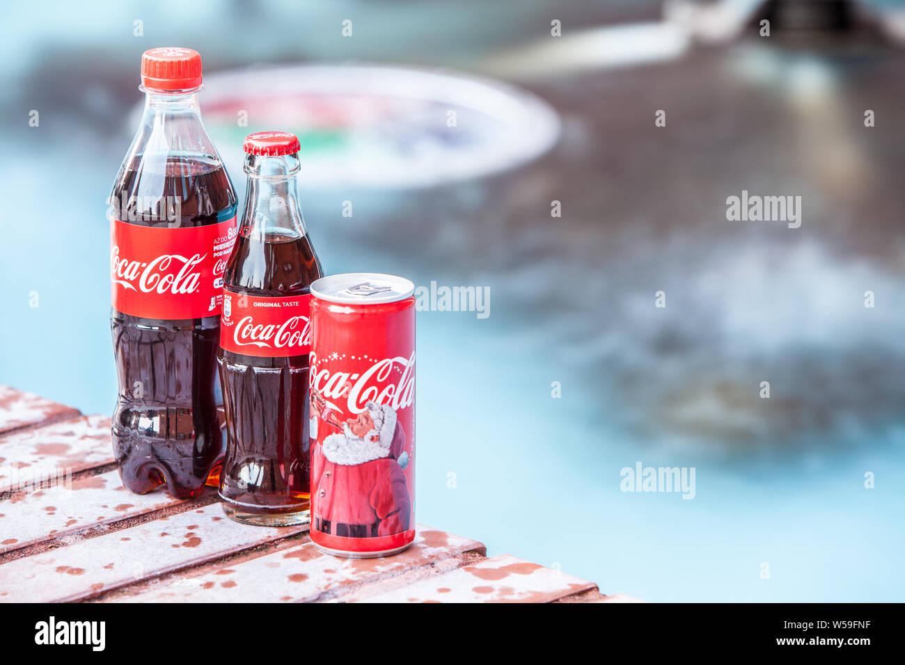 Bouteille de Coca Cola Classic, Coca-Cola Company est le leader du marché les plus populaires, de boissons gazeuses, d'hiver Banque D'Images