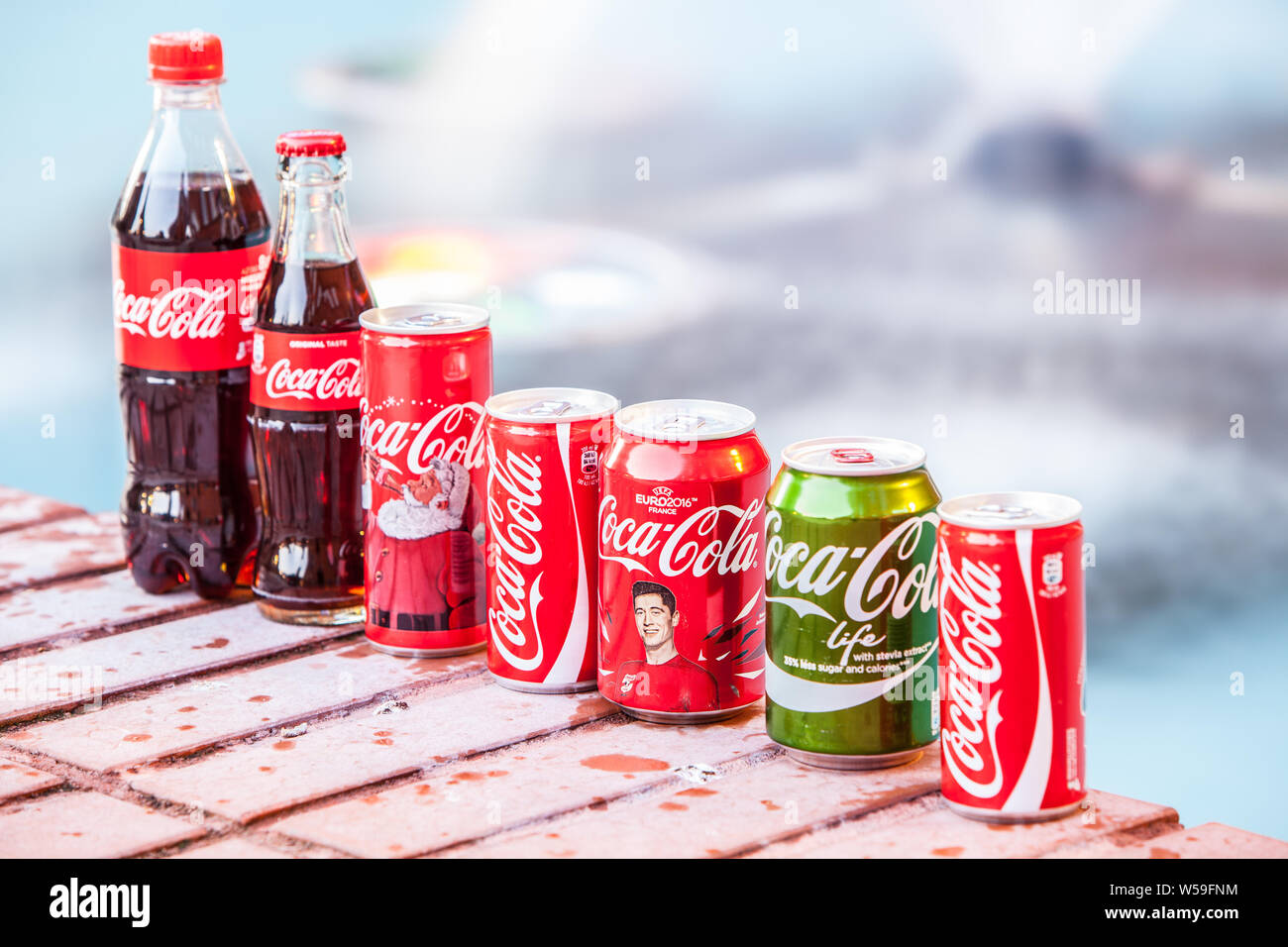 Bouteille de Coca Cola Classic, Coca-Cola Company est le leader du marché les plus populaires, de boissons gazeuses, d'hiver Banque D'Images