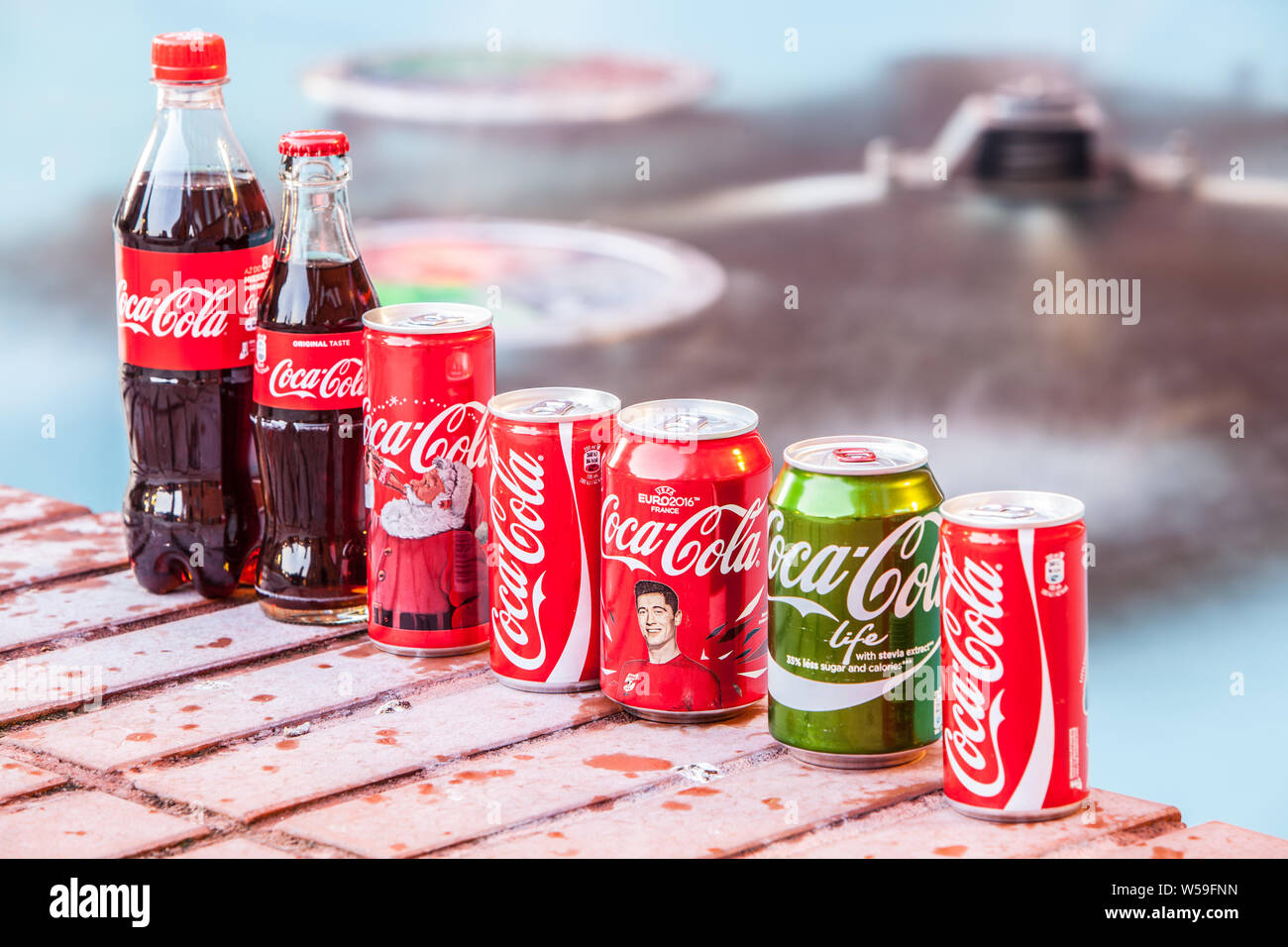 Bouteille de Coca Cola Classic, Coca-Cola Company est le leader du marché les plus populaires, de boissons gazeuses, d'hiver Banque D'Images